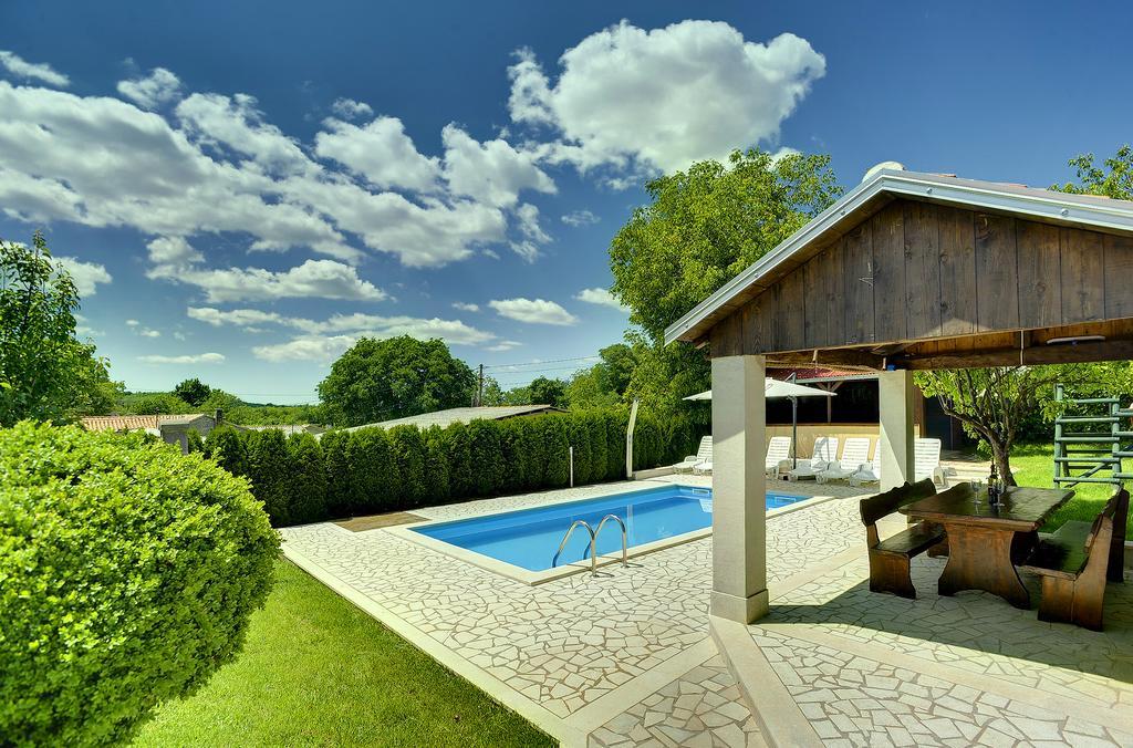 Villa Semy Pazin Exterior photo